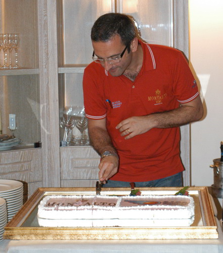 L'A.D. Barone Montalto S.p.a. Marco Martini alle prese con il taglio della torta