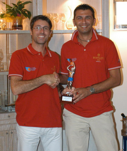 Coach Stefano Colombo premia Marco Gaiotti come miglior giocatore della stagione sportiva 2007/2008