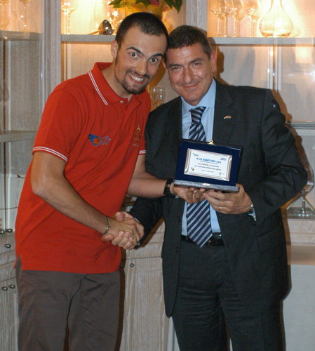 Il Presidente Gabriele Ghetti omaggia con targa ricordo il Presidente Nazionale di A.I.C.S. Bruno Molea