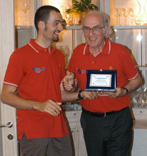 Il Presidente Gabriele Ghetti omaggia con targa ricordo il G.M. Piero Gaiotti