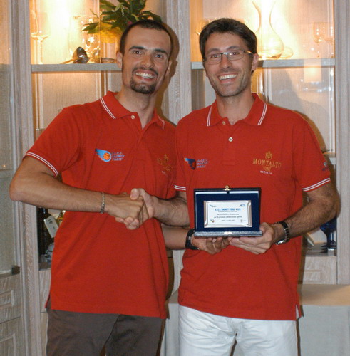 Il Presidente Gabriele Ghetti omaggia con targa ricordo coach Stefano Colombo