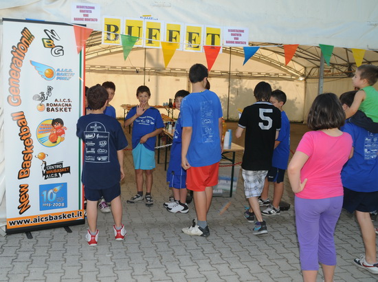 L'impazienza all'ingresso del buffet