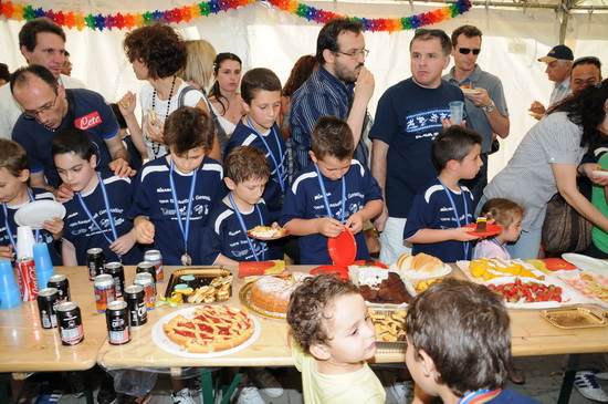 Al buffet con medaglia