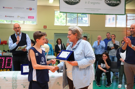 Paolo Bandini (Forlì) premiato da Franca Fiorentini come miglior giocatore del torneo