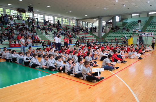 Una panoramica delle 7 squadre prima della premiazione conclusiva. Unica assente - ingiustificata - Imola giunta ottava